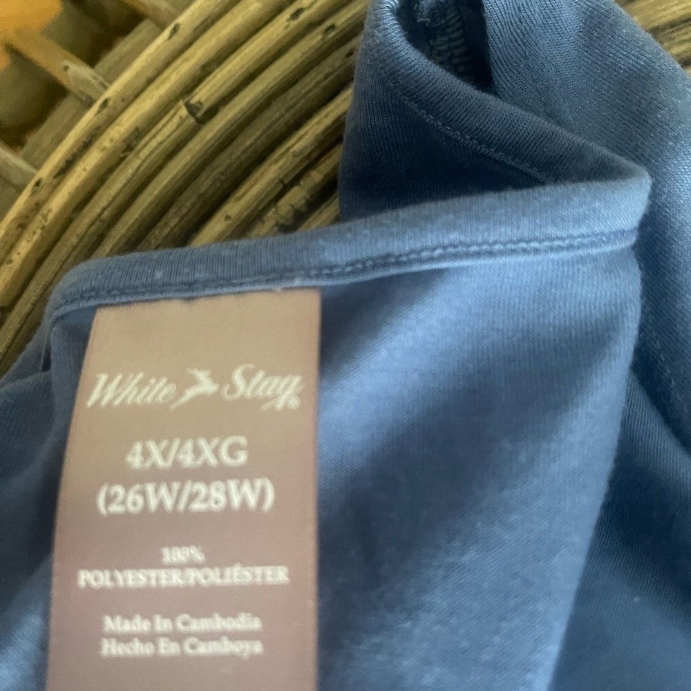 Blue with print look like a two piece has metal pieces size 4x - Picture 4 of 5